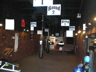 9 ROUND GET FIT NEVER HIT THE END OF BORING CARDIO COMPLEX MACHINES AND SILLY ROUTINES GETTING AMERICA FIT, 9 ROUND AT AT TIME! 30 MINUTE BOXING/KICKBOXING CIRCUIT