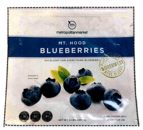 M METROPOLITANMARKET MT. HOOD BLUEBERRIES EXCELLENT FOR EVERYTHING BLUEBERRY PERFECTLY RIPE BEST FLAVOR NORTHWEST ENLARGED TO SHOW DETAIL, CALORIES 70 PER 1 CUP SERVING SODIUM 0G NATURALLY DIETARY FIBER 4G PER 1 CUP SERVING NET WT. 2 LBS. (907 G) KEEP FROZEN UNTIL READY FOR USE